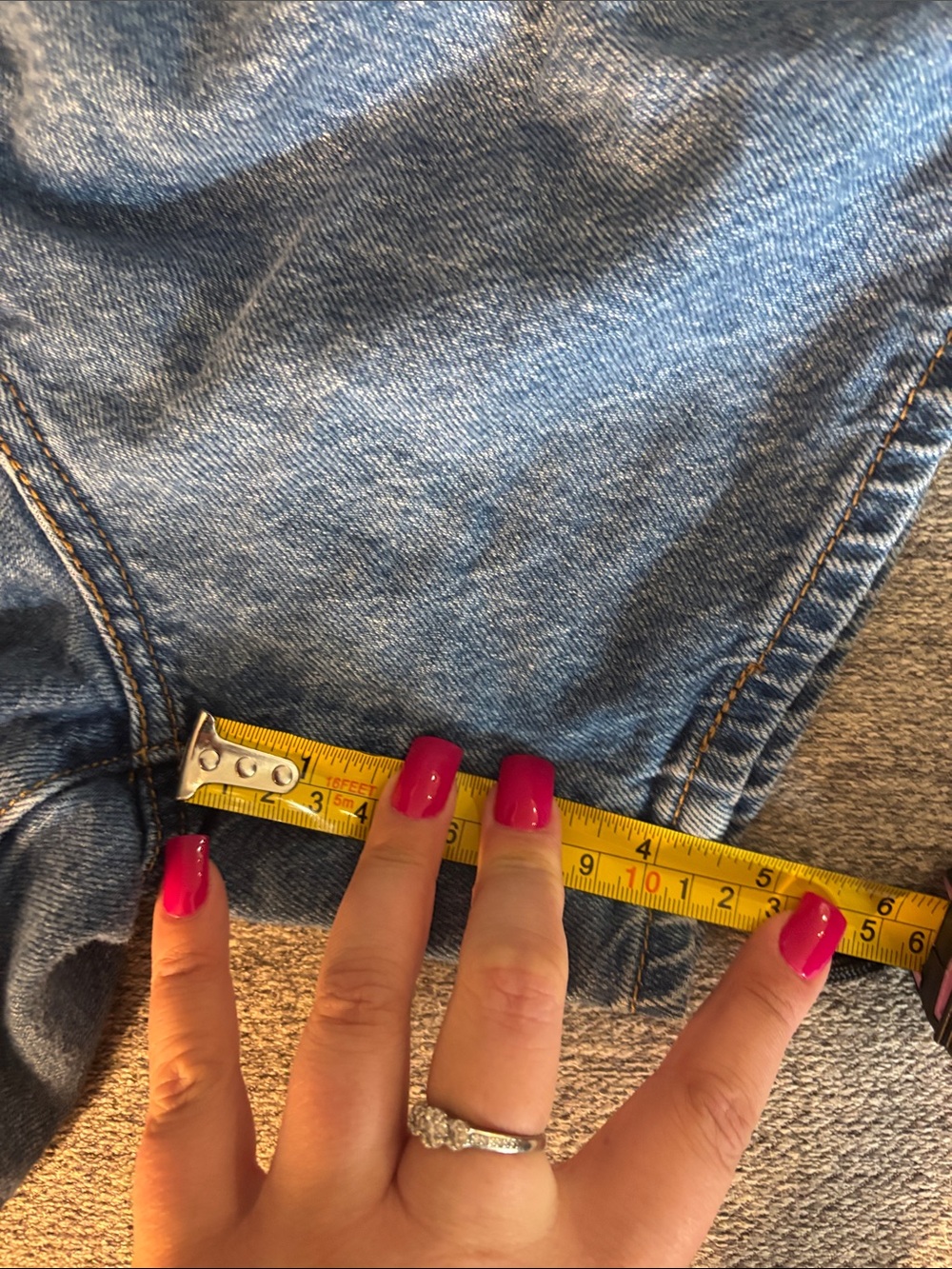 Levi’s Ribcage Shorts - Picture 6 of 6